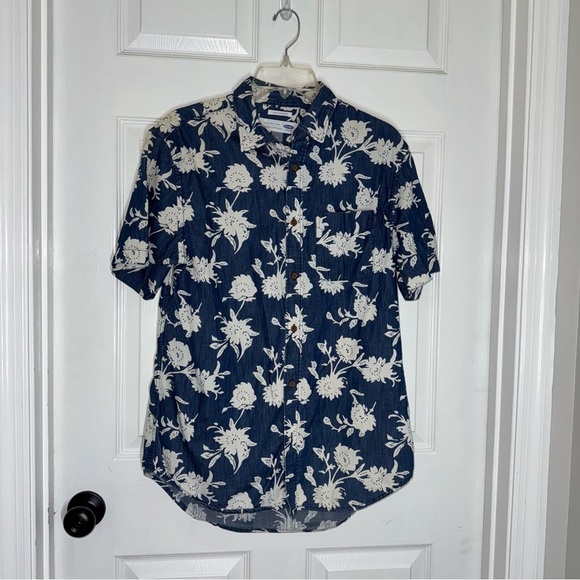 Old Navy Navy Blue and White Floral Shirt - Picture 2 of 11